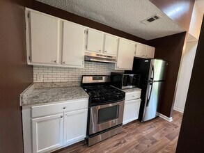 4911 Glenside Ct in Stone Mountain, GA - Building Photo - Building Photo