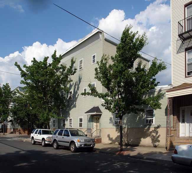 186-188 Mcwhorter St in Newark, NJ - Foto de edificio - Building Photo