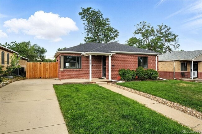 property at 2955 Poplar St