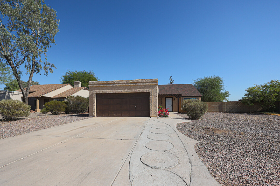 11221 N 73rd Ave in Peoria, AZ - Building Photo