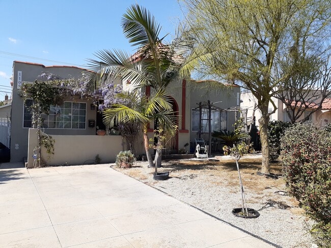 property at 1109 S Rimpau Blvd