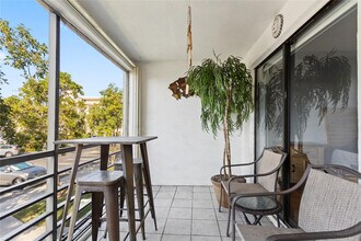 2312 S Cypress Bend Dr in Pompano Beach, FL - Foto de edificio - Building Photo