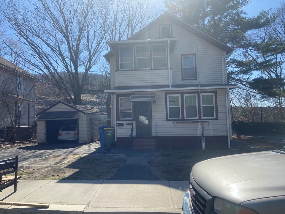 256 Plank Rd, Unit 2 floor in Waterbury, CT - Building Photo