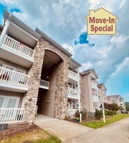 618 Condo Club Dr in Wilmington, NC - Building Photo