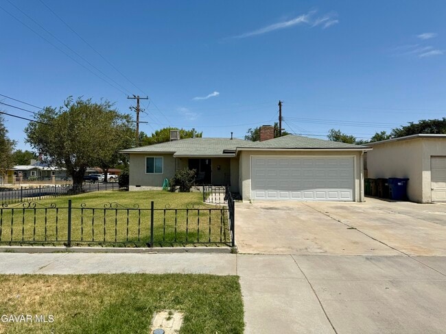 property at 1445 W Jackman St