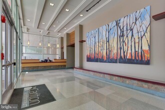 4600 S Four Mile Run Dr, Unit 535 in Arlington, VA - Building Photo - Building Photo