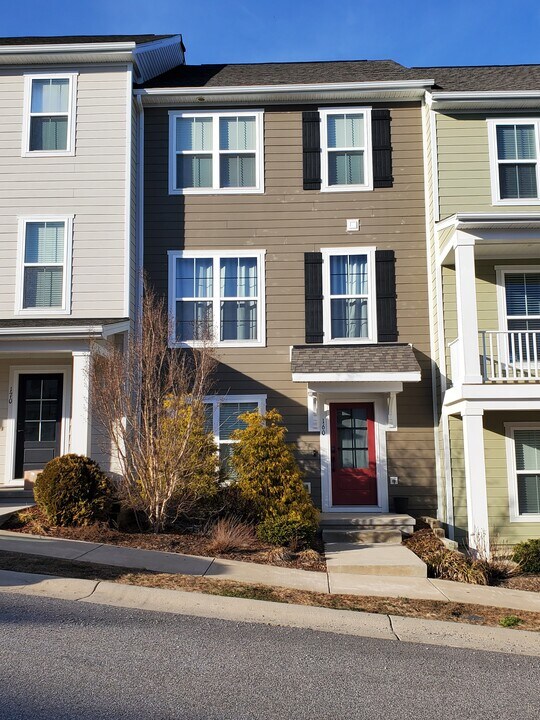 160 Hamilton Ave NW in Christiansburg, VA - Building Photo