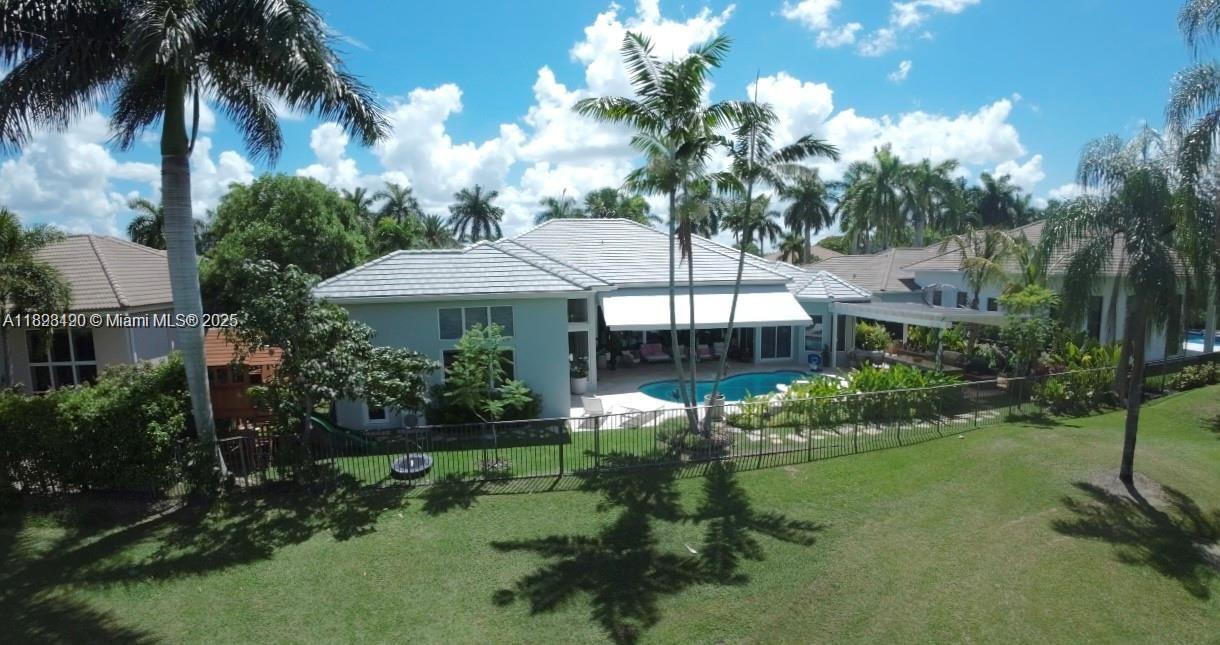 2493 Poinciana Dr in Weston, FL - Building Photo