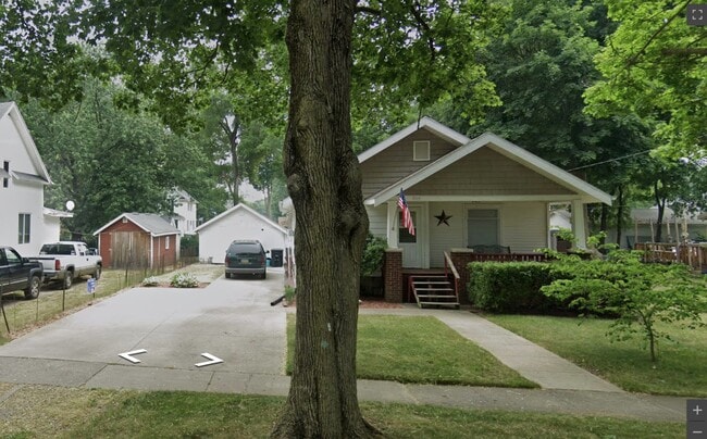 property at 504 S Jefferson St