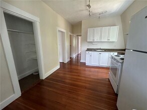 26 Ayrault St in Newport, RI - Foto de edificio - Building Photo