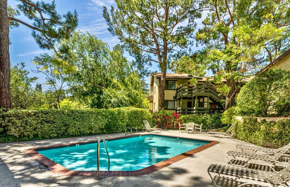 1054 Seco St, Unit 106 in Pasadena, CA - Building Photo
