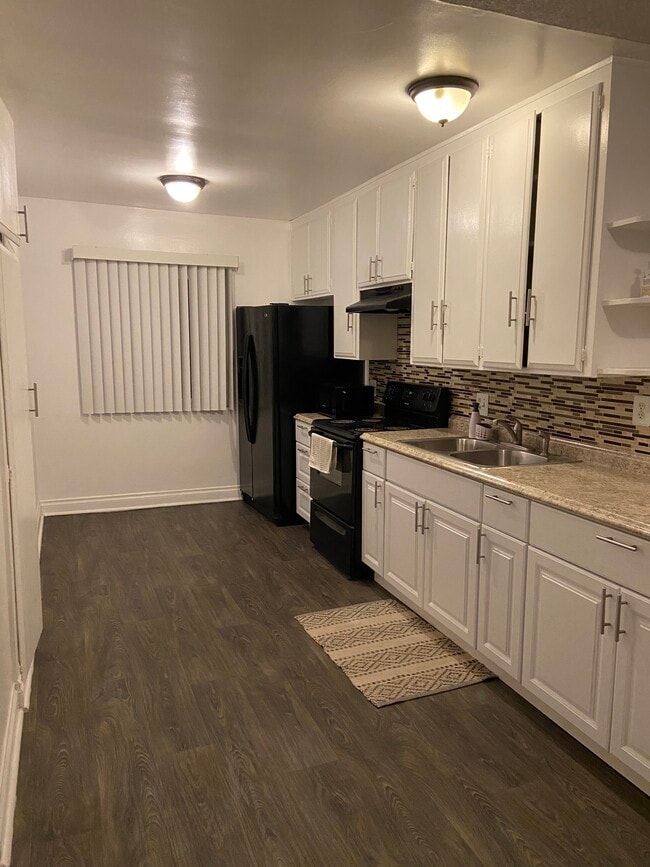315 N Louise St, Unit 202 in Glendale, CA - Building Photo - Building Photo