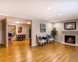 8262 Lambert Dr in Huntington Beach, CA - Foto de edificio - Building Photo