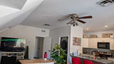 56 McIntosh Ln in Bedford, NH - Building Photo - Building Photo