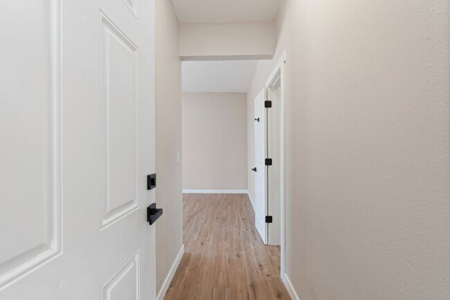 7325 NE Sandy Blvd in Portland, OR - Building Photo - Building Photo