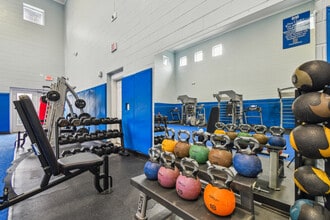 Seasons at Westchase in Tampa, FL - Foto de edificio - Building Photo