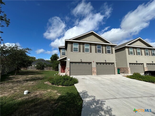350 Untermaier St in New Braunfels, TX - Building Photo - Building Photo