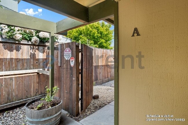 127 11th St in Santa Rosa, CA - Building Photo - Building Photo