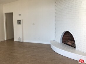 22041 Pacific Coast Hwy-Unit -4 in Malibu, CA - Building Photo - Building Photo