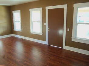 929 W 22nd St-Unit -Front House in Merced, CA - Building Photo - Building Photo