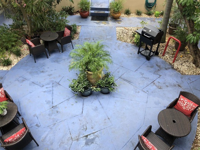 425 2nd St N-Unit -21 in St. Petersburg, FL - Building Photo - Building Photo