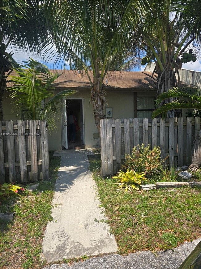 1630 Sandpiper Blvd in Homestead, FL - Foto de edificio - Building Photo