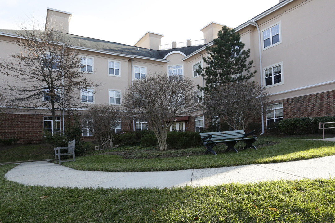 Herndon Harbor House in Herndon, VA - Building Photo