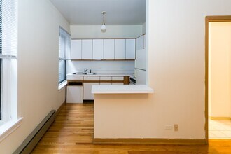 640 W Barry Ave in Chicago, IL - Foto de edificio - Building Photo