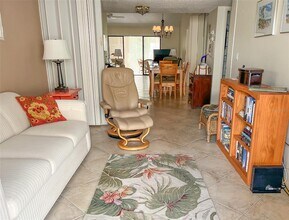 690 Bird Bay Cir in Venice, FL - Building Photo - Building Photo