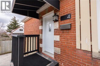 4 Sunning Hill Ave in Hamilton, ON - Building Photo - Building Photo
