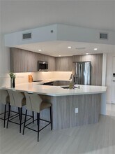 201 Golden Isles Dr in Hallandale Beach, FL - Building Photo - Building Photo