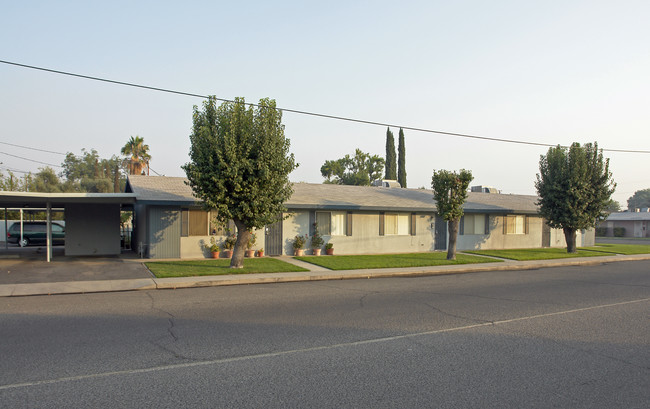 428 S 5th St in Fowler, CA - Foto de edificio - Building Photo