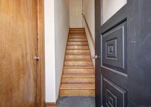 23 Gilbert Ln in Branford, CT - Building Photo - Building Photo