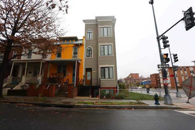 928 Euclid St NW