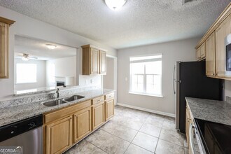 6117 Hickory Ln Dr in Union City, GA - Building Photo - Building Photo