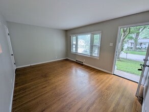 1418 Broadlawns Ln in St. Louis, MO - Building Photo - Building Photo