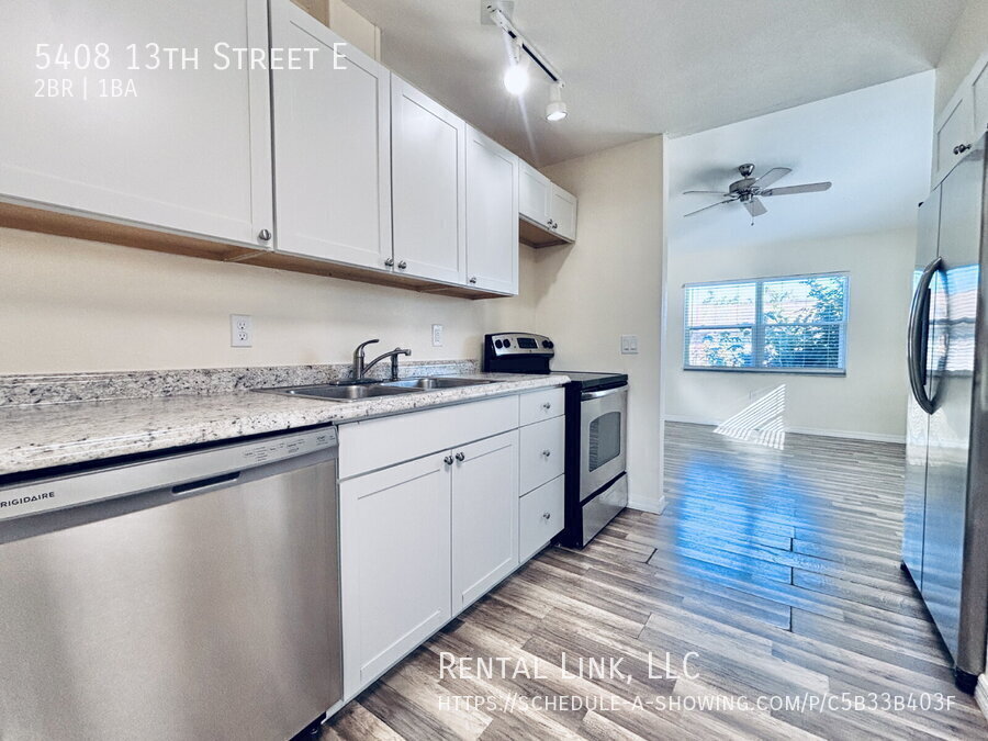 5408 13th St E in Bradenton, FL - Building Photo