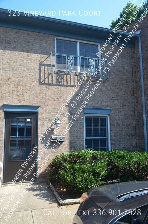 323 Vineyard Park Ct in Winston-Salem, NC - Building Photo