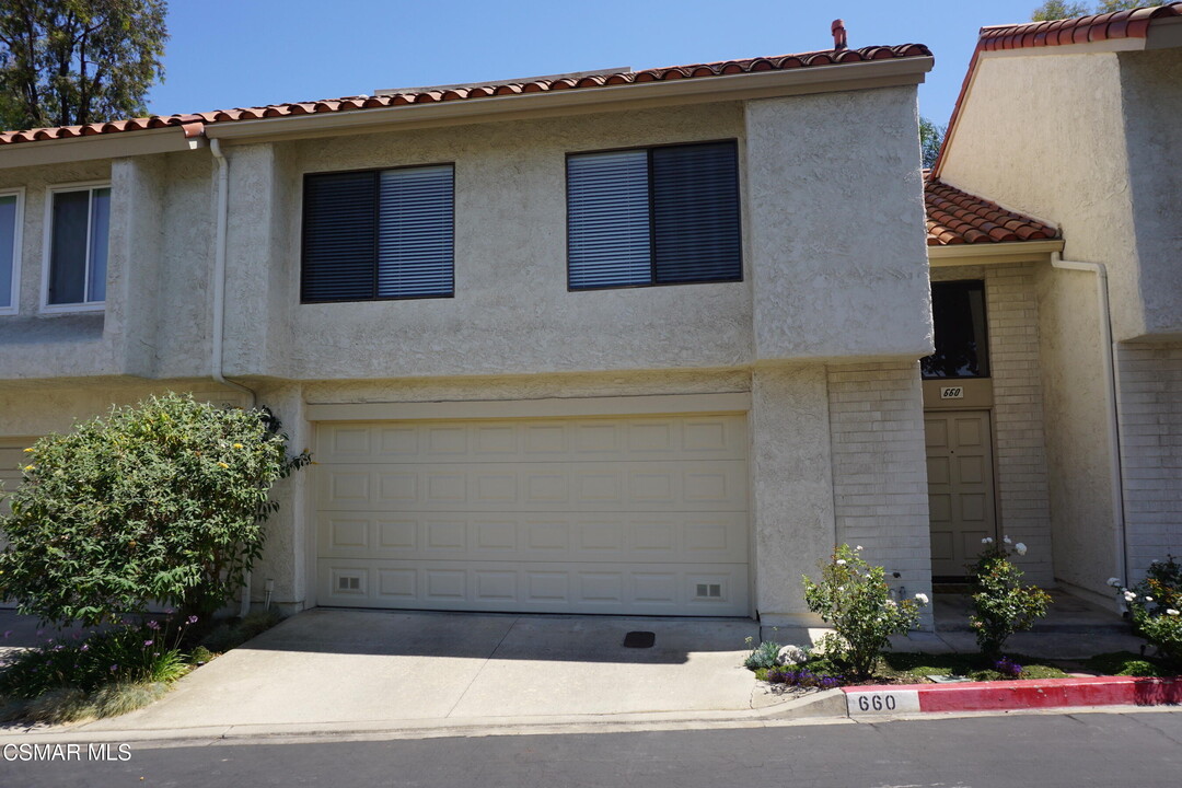 660 Valley Oak Ln in Thousand Oaks, CA - Building Photo