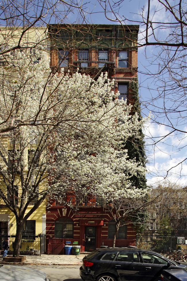 309 E 8th St in New York, NY - Foto de edificio - Building Photo