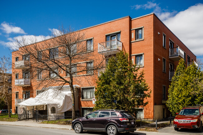 3325 Van Horne Av in Montréal, QC - Building Photo - Building Photo