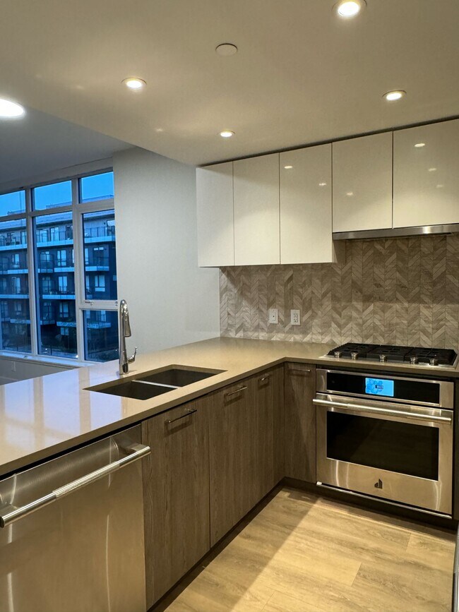 8570 Rivergrass Dr in Vancouver, BC - Building Photo - Building Photo