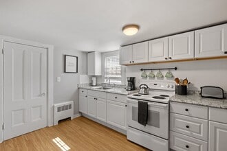 23 Portsmouth Ave in Exeter, NH - Building Photo - Building Photo
