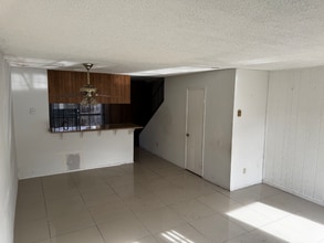 438 Verde Ridge Ct in Spring Valley, CA - Foto de edificio - Building Photo