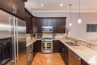 2901 N Halsted St in Chicago, IL - Building Photo - Building Photo