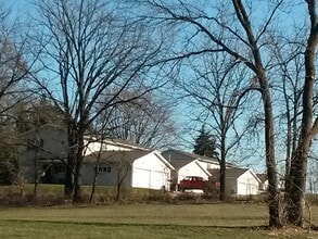 Highview Estates in Fox Lake, WI - Foto de edificio - Building Photo
