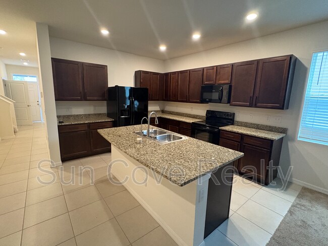 32997 Kaloko Rd in Zephyrhills, FL - Building Photo - Building Photo