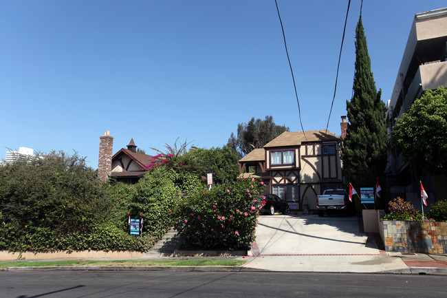 11511 Rochester Ave in Los Angeles, CA - Building Photo - Building Photo