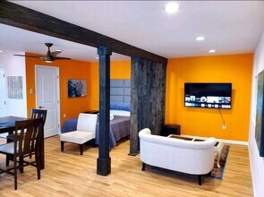 2481 E Canal Dr, Unit Sunshine Studio in Turlock, CA - Building Photo - Building Photo