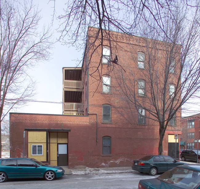 Nueva Vida Apartments in Holyoke, MA - Foto de edificio - Building Photo